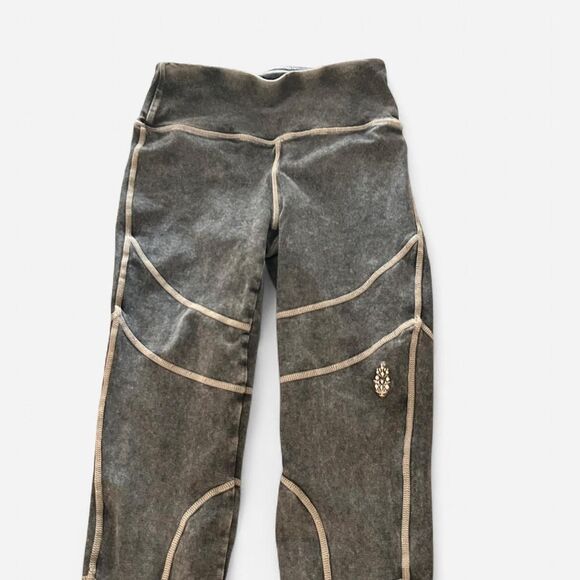 Free People movement New Flow Leggings Vintage Black Washed contrast stitch XS - Picture 7 of 8